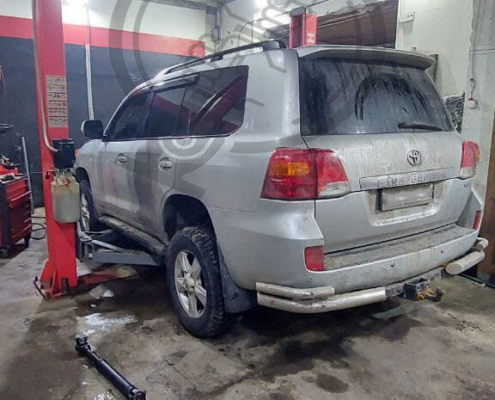 Toyota Land Cruiser: замена крестовины карданного вала